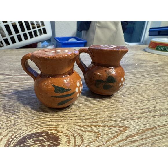 Clay Salt And Pepper Shakers Mexico Pottery. Hand Painted - Picture 1 of 8
